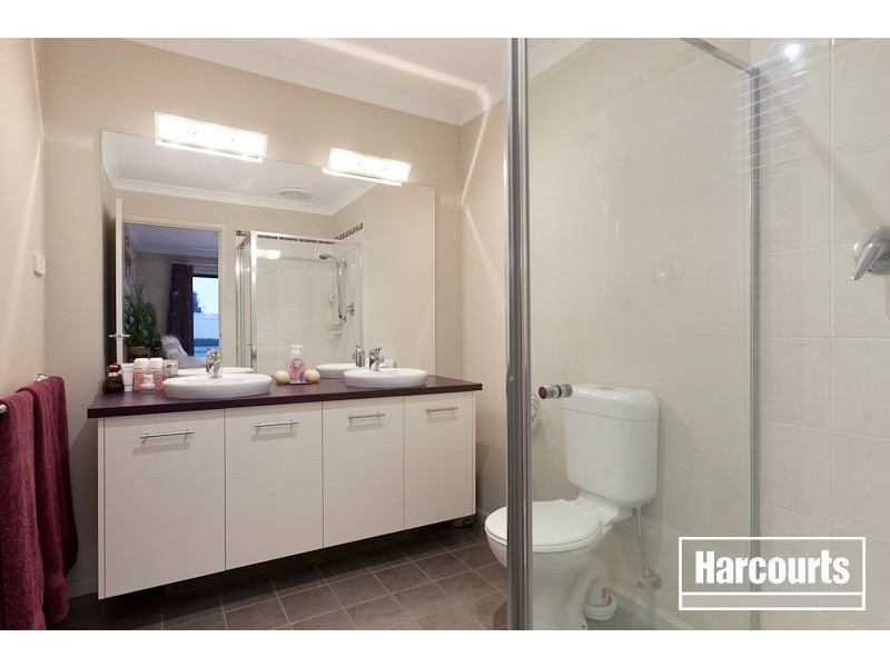18 Thurvaston Crescent, Cranbourne East VIC 3977