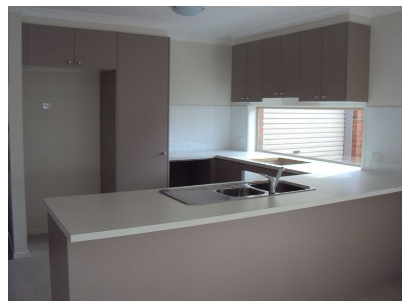 25 Debra Avenue, Pakenham VIC 3810