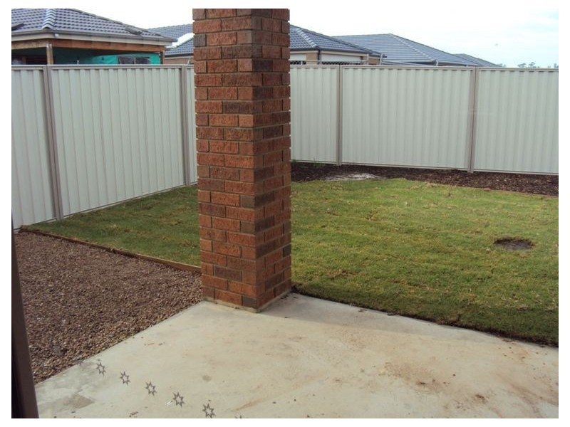 25 Debra Avenue, Pakenham VIC 3810