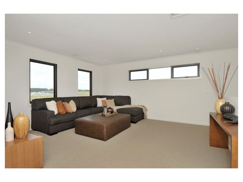 55 Mountainview Boulevard, Cranbourne North VIC 3977