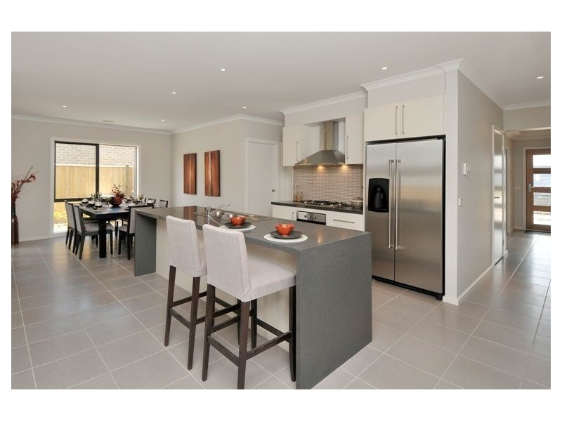 53 Mountainview Boulevard, Cranbourne North VIC 3977