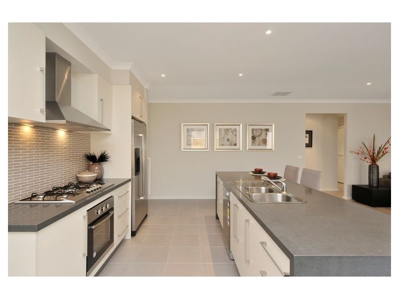 53 Mountainview Boulevard, Cranbourne North VIC 3977