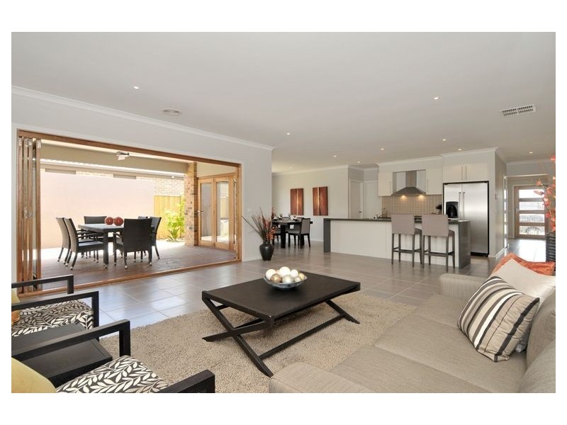53 Mountainview Boulevard, Cranbourne North VIC 3977
