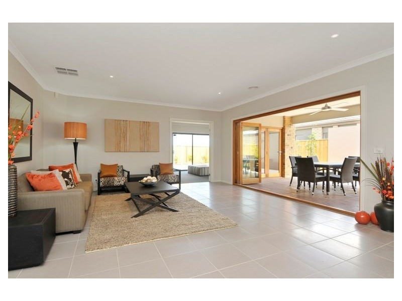 53 Mountainview Boulevard, Cranbourne North VIC 3977