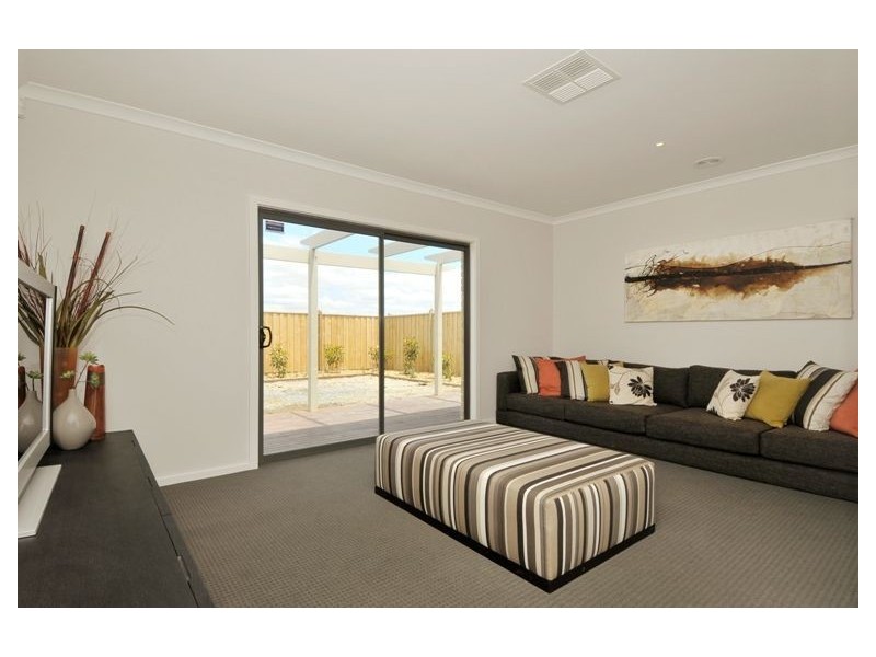 53 Mountainview Boulevard, Cranbourne North VIC 3977