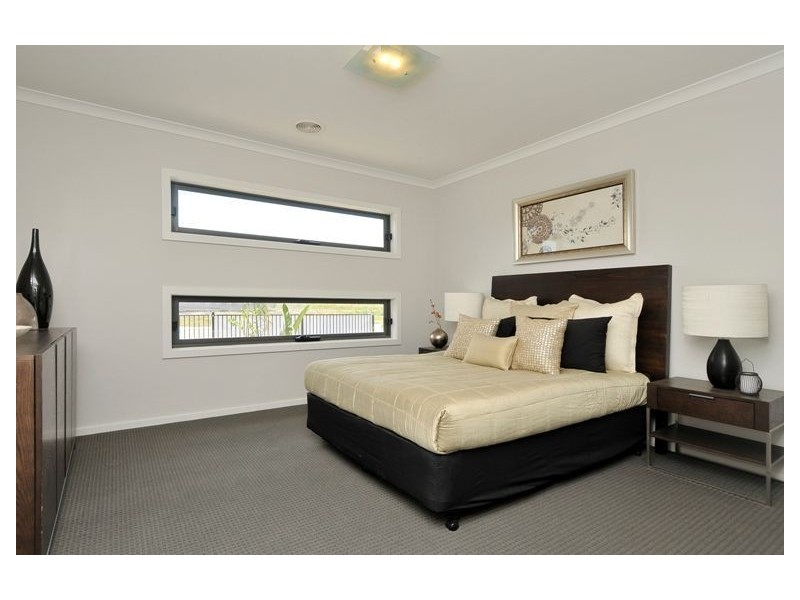 53 Mountainview Boulevard, Cranbourne North VIC 3977