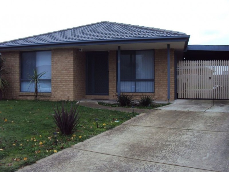 8 Mingay Place, Cranbourne West VIC 3977