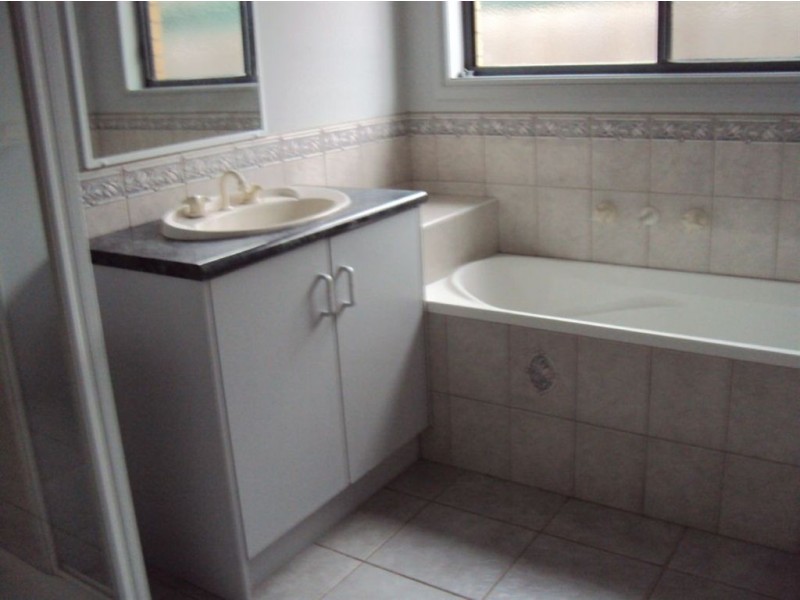 8 Mingay Place, Cranbourne West VIC 3977