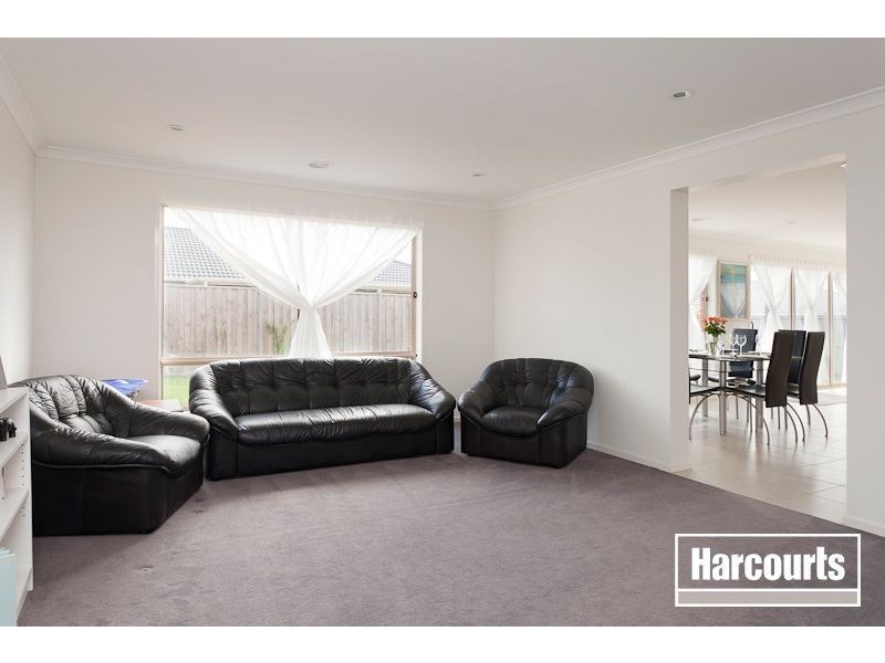 28 Yammerbook Way, Clyde North VIC 3978