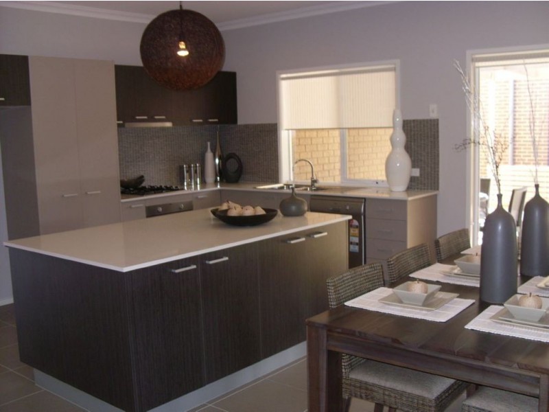 16 Kindred Ave, Cranbourne North VIC 3977