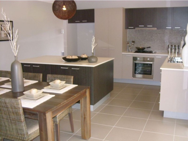 16 Kindred Ave, Cranbourne North VIC 3977