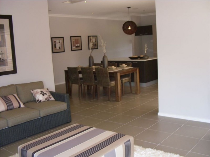 16 Kindred Ave, Cranbourne North VIC 3977