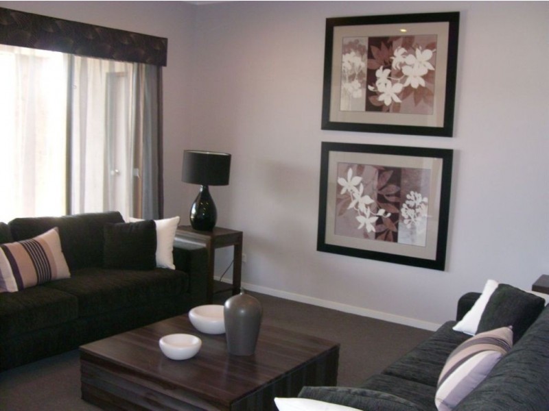 16 Kindred Ave, Cranbourne North VIC 3977