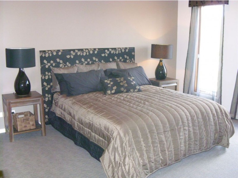 16 Kindred Ave, Cranbourne North VIC 3977