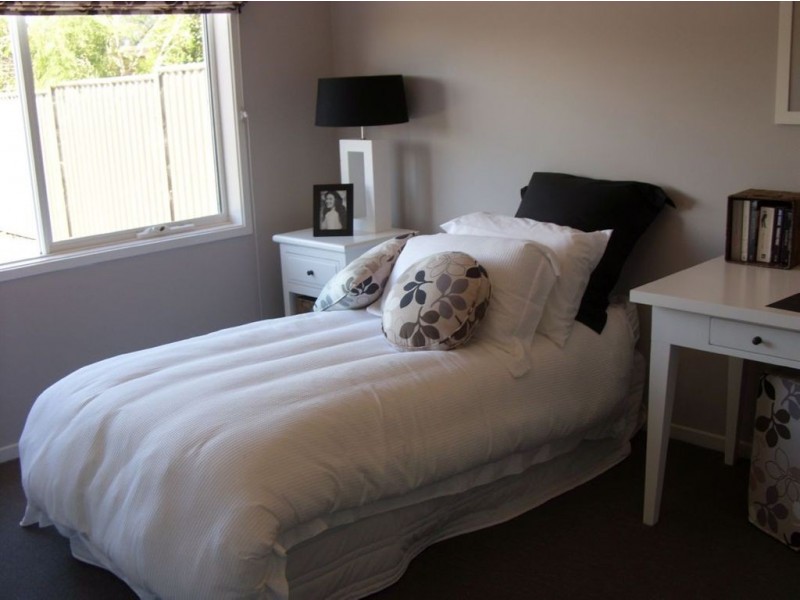 16 Kindred Ave, Cranbourne North VIC 3977