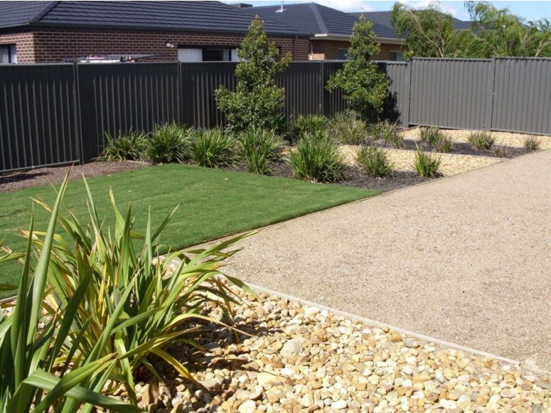 16 Kindred Ave, Cranbourne North VIC 3977