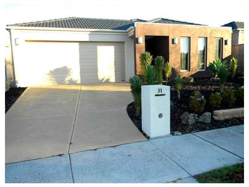 31 Penshurst Avenue, Cranbourne North VIC 3977