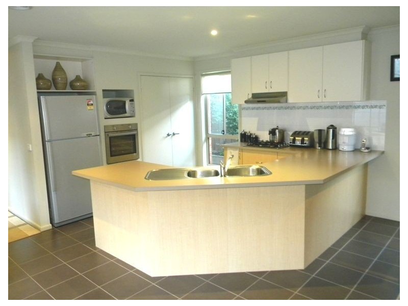 31 Penshurst Avenue, Cranbourne North VIC 3977