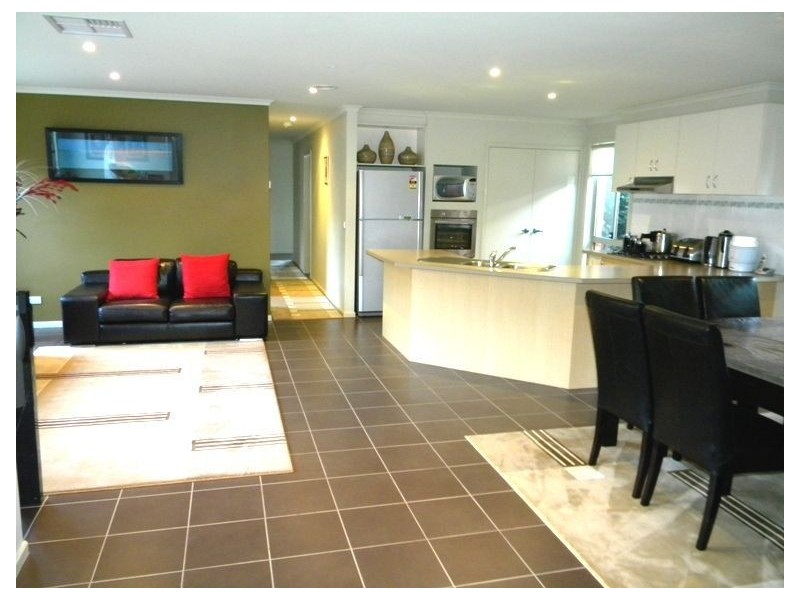 31 Penshurst Avenue, Cranbourne North VIC 3977