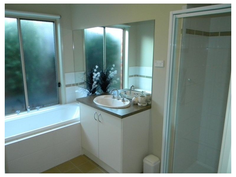 31 Penshurst Avenue, Cranbourne North VIC 3977