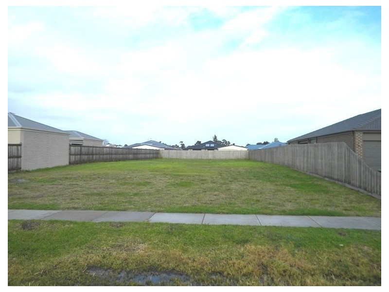 5 Chellamah Court, Tooradin VIC 3980