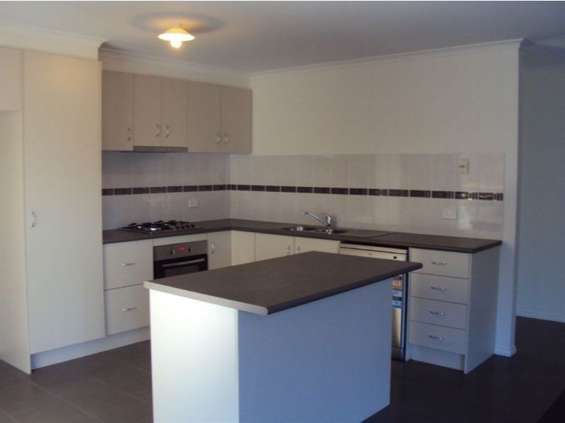 20 Windermere Blvd, Pakenham VIC 3810