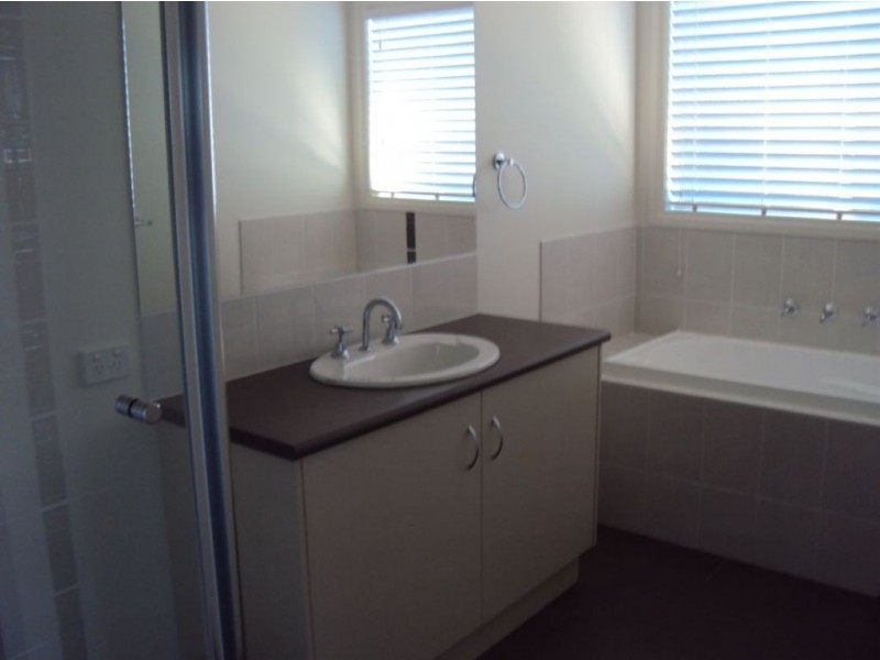 20 Windermere Blvd, Pakenham VIC 3810