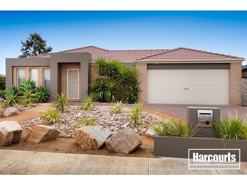 31 Phoenix Avenue, Cranbourne VIC 3977