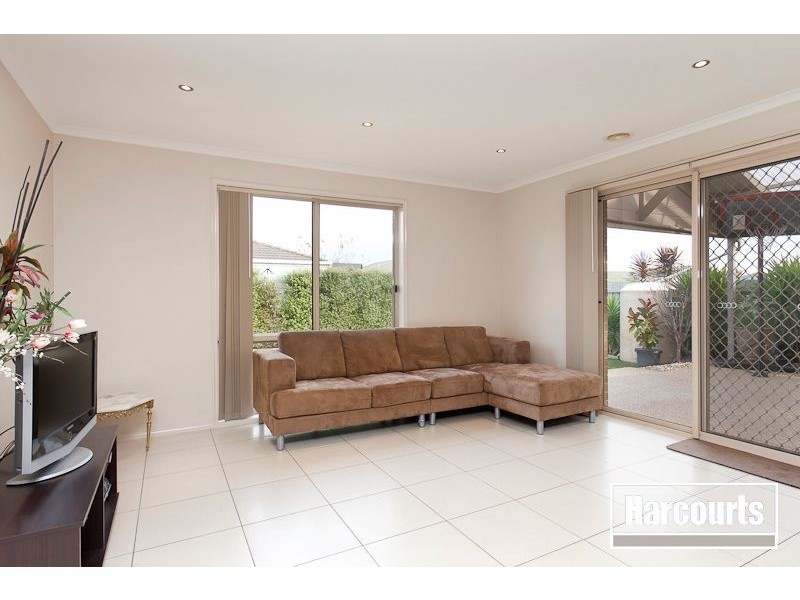 31 Phoenix Avenue, Cranbourne VIC 3977