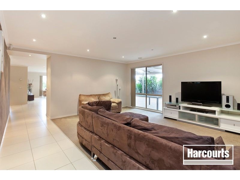 31 Phoenix Avenue, Cranbourne VIC 3977