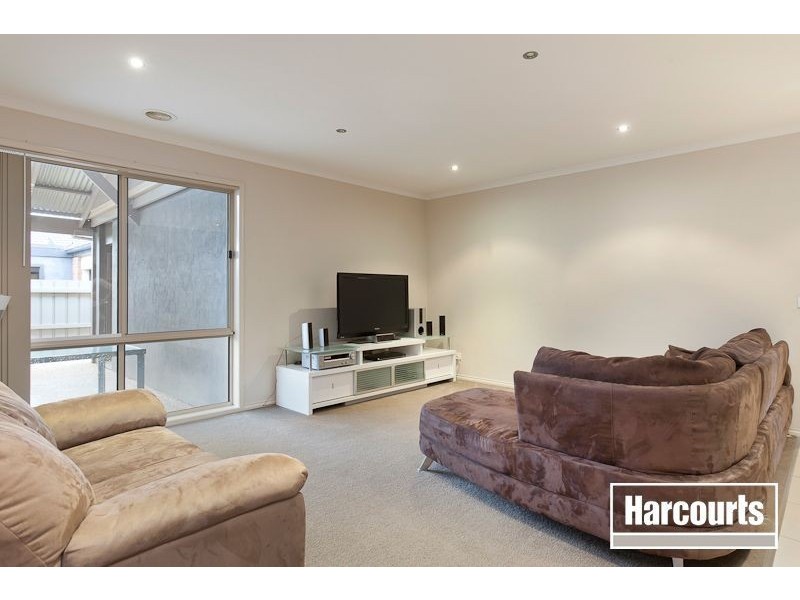 31 Phoenix Avenue, Cranbourne VIC 3977