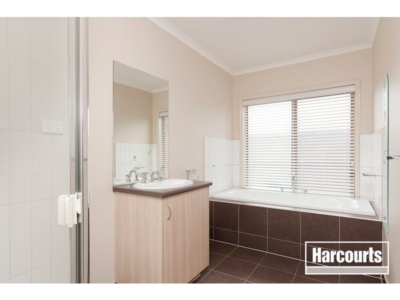 31 Phoenix Avenue, Cranbourne VIC 3977