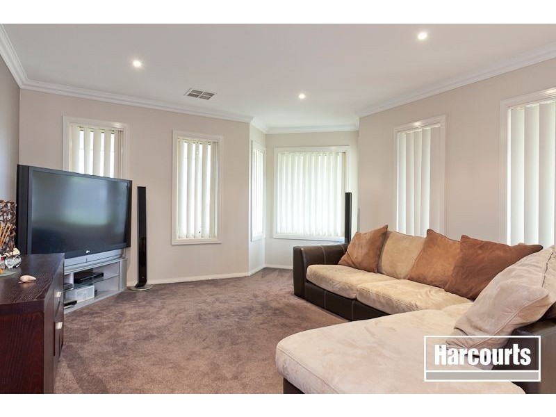 2 Cusack Way, Lynbrook VIC 3975