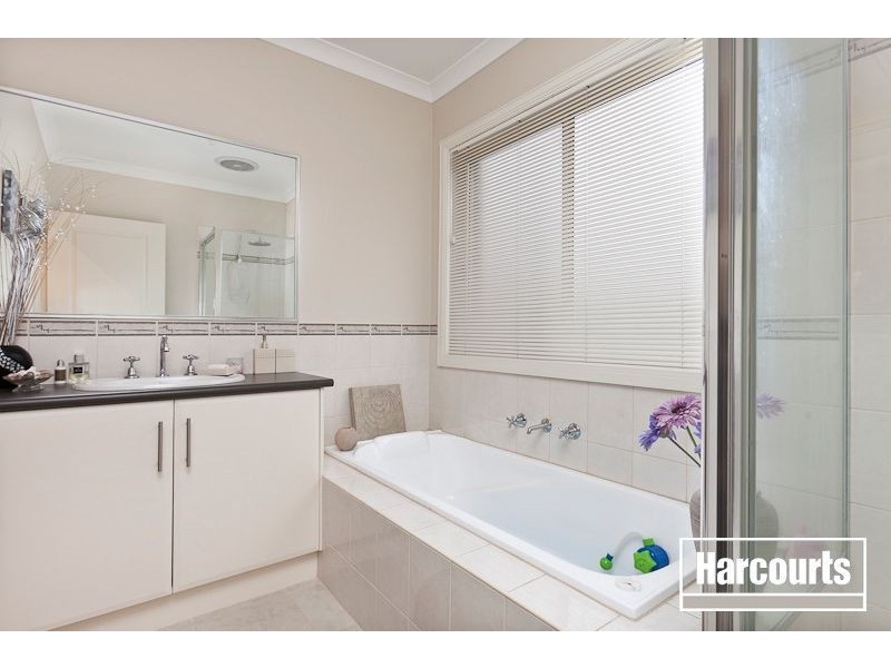 2 Cusack Way, Lynbrook VIC 3975