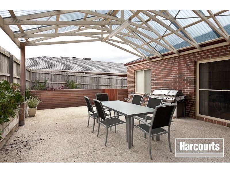 2 Cusack Way, Lynbrook VIC 3975