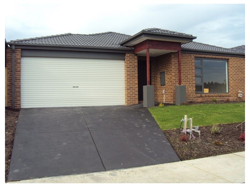 120 William Thwaites, Cranbourne North VIC 3977