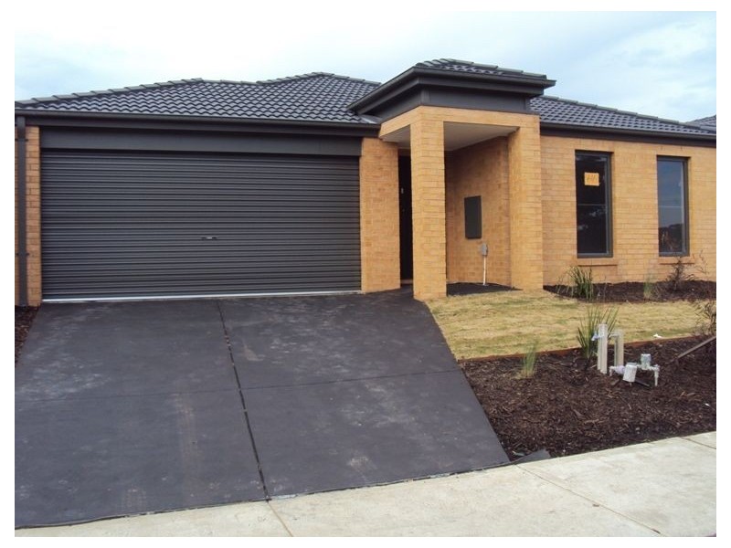 106 William Thwaites Blvd, Cranbourne North VIC 3977