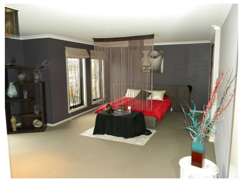 8 Wattle Valley Close, Lyndhurst VIC 3975