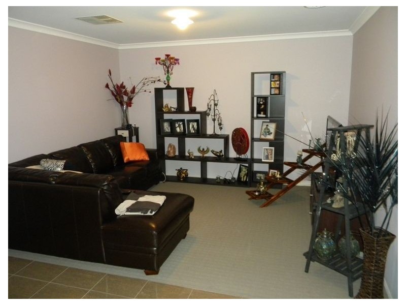 8 Wattle Valley Close, Lyndhurst VIC 3975