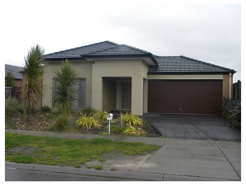 3 Lancashire Drive, Cranbourne North VIC 3977