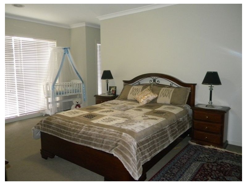 3 Lancashire Drive, Cranbourne North VIC 3977