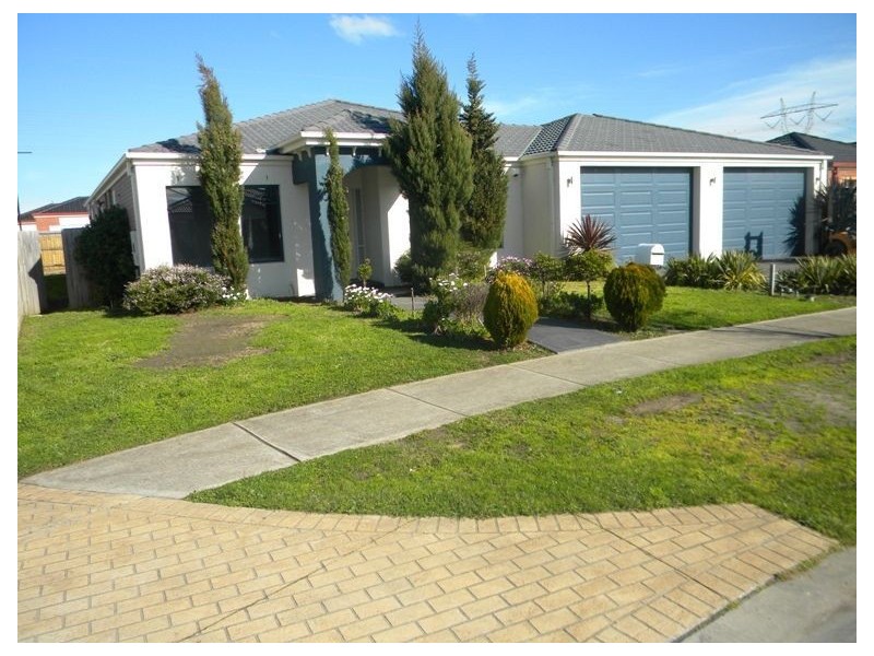13 Robusta Avenue, Cranbourne VIC 3977