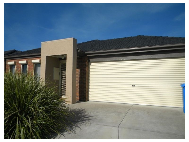 19 Pharoah Drive, Cranbourne VIC 3977