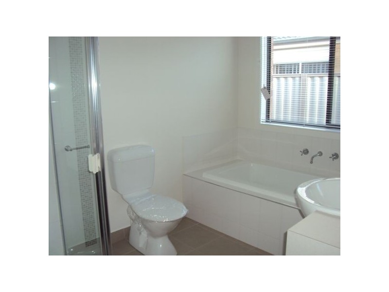 17 Bavaria Lane, Pakenham VIC 3810