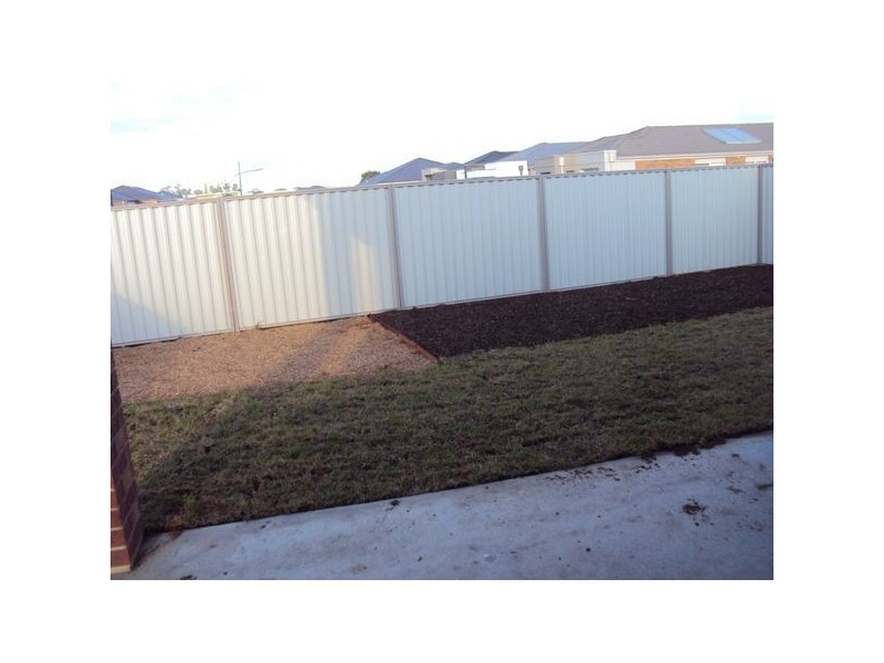 17 Bavaria Lane, Pakenham VIC 3810