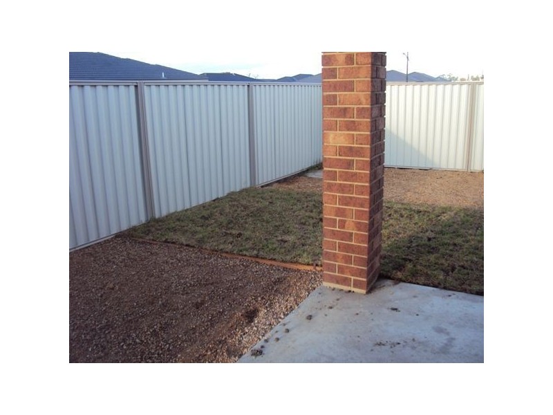 17 Bavaria Lane, Pakenham VIC 3810