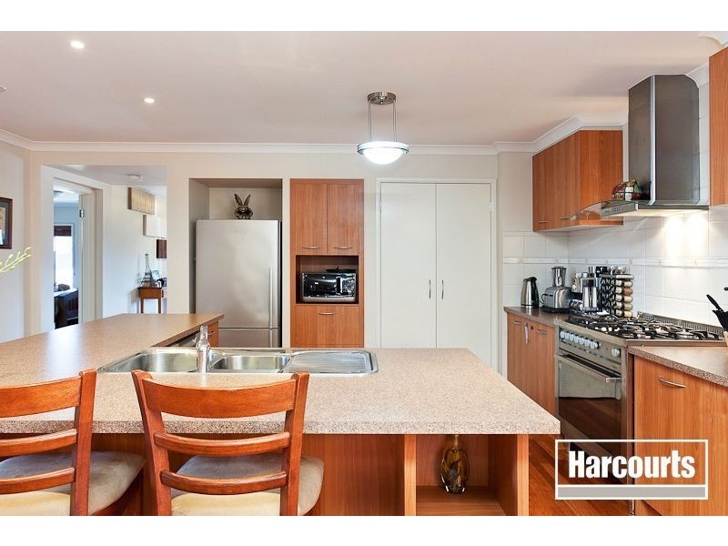 12 Trevino Way, Cranbourne North VIC 3977