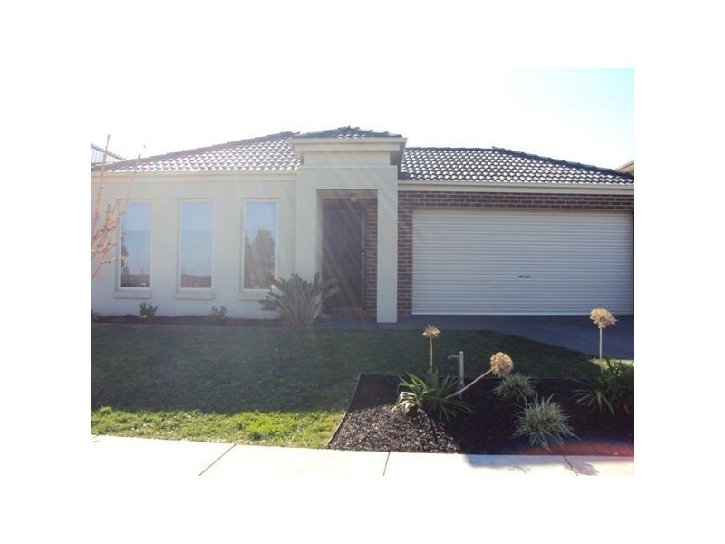 76 Wurundjeri Blvd, Berwick VIC 3806