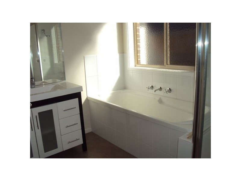 76 Wurundjeri Blvd, Berwick VIC 3806