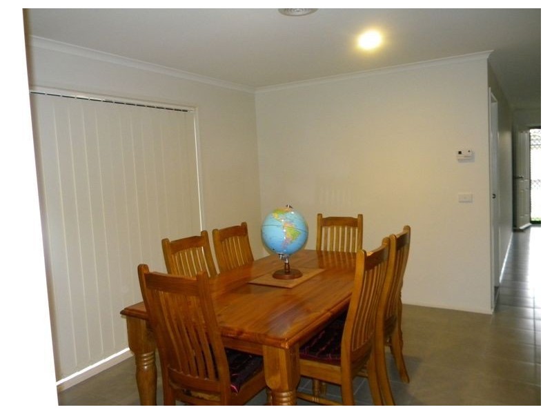 9 Tyndall Street, Cranbourne East VIC 3977